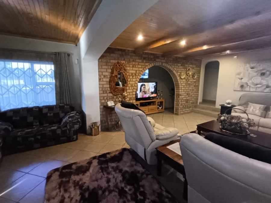 4 Bedroom Property for Sale in Mooinooi North West